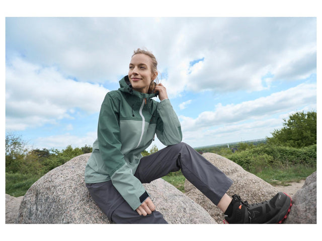 Veste fonctionnelle pour femme, résiste même aux fortes pluies