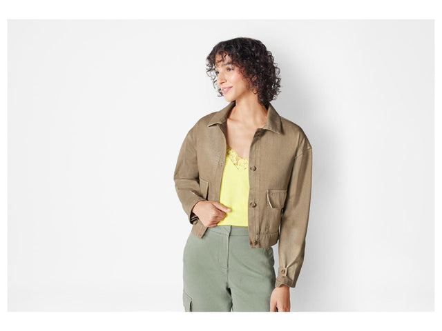 Veste pour femme dans un style utility tendance
