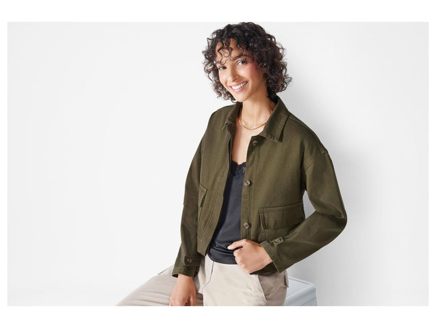 Veste pour femme dans un style utility tendance