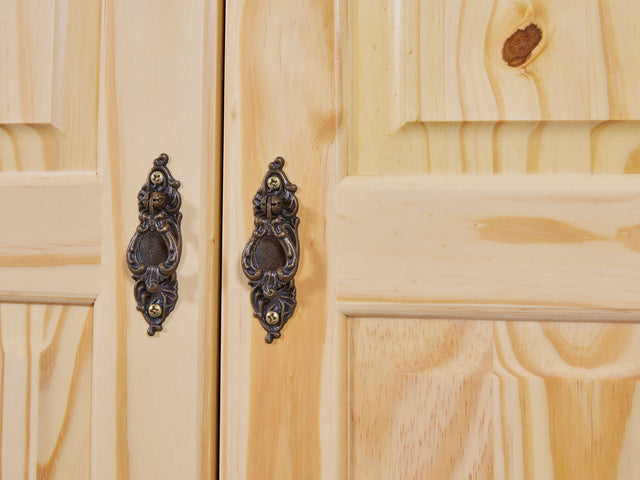 Armoire en bois massif