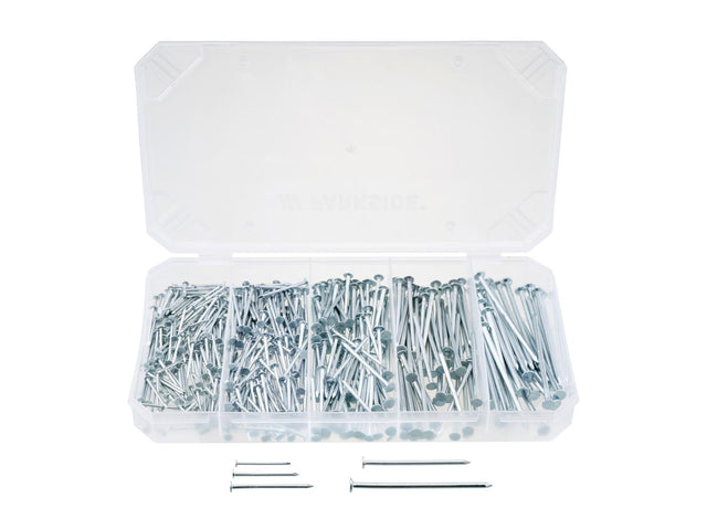 Assortiment d'écrous à oreilles ou de vis sans tête ou de goupilles fendues ou de clous