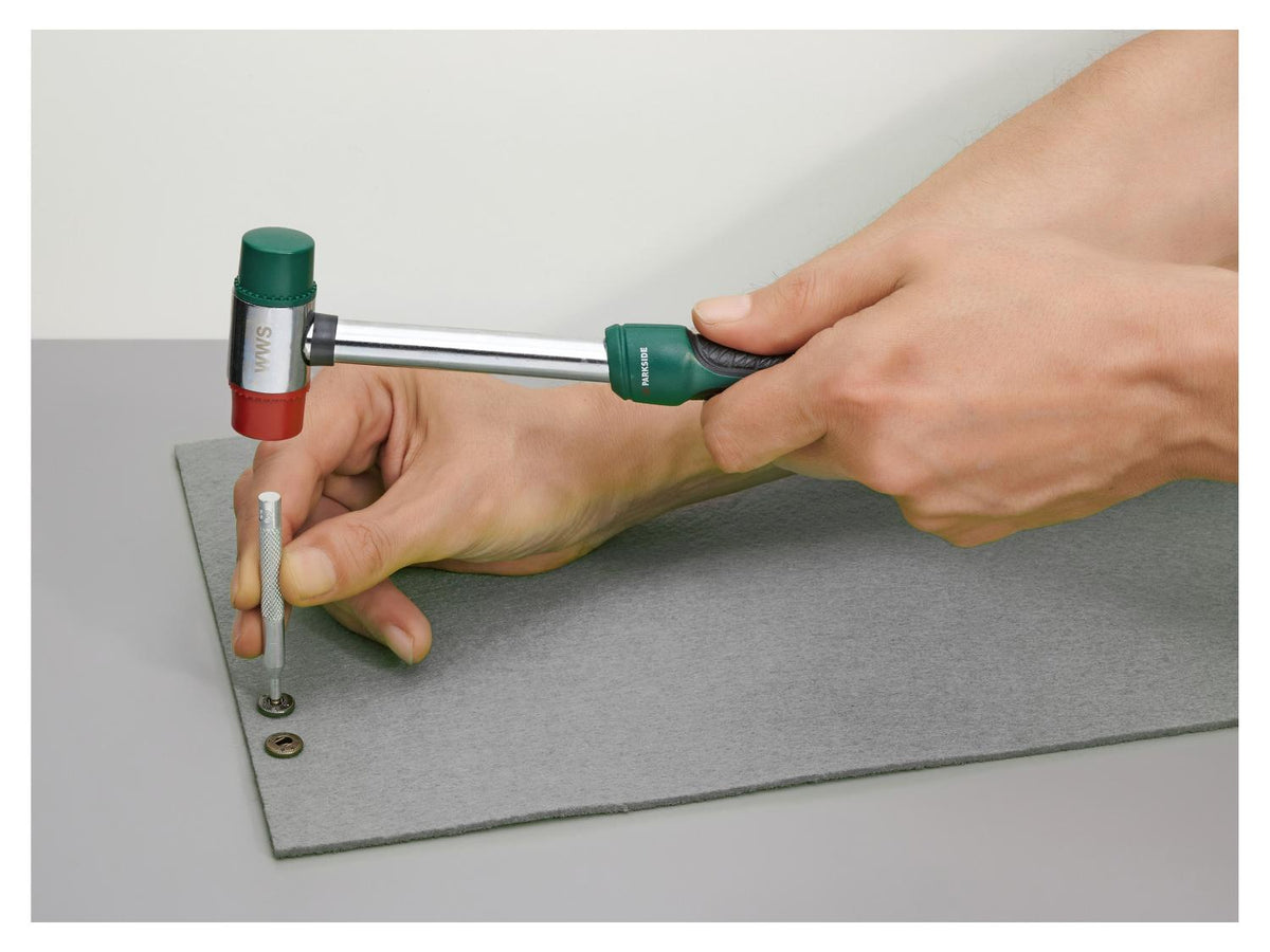 Pince emporte-pièce avec boutons-pression, 358 pièces