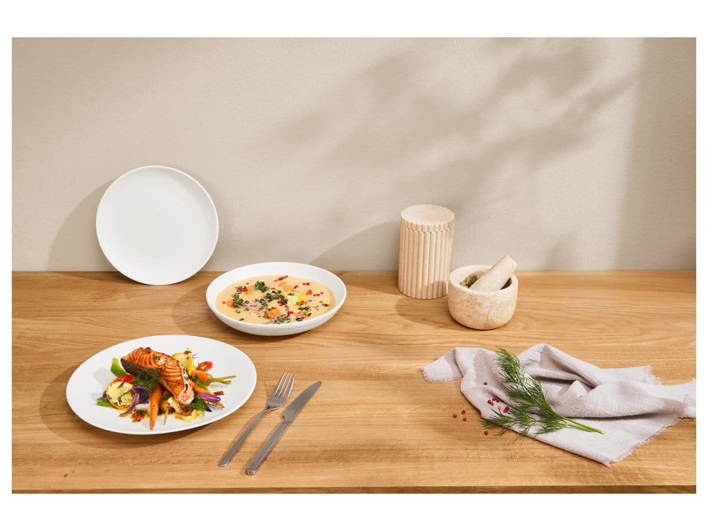 Service de vaisselle en porcelaine, 18 pièces