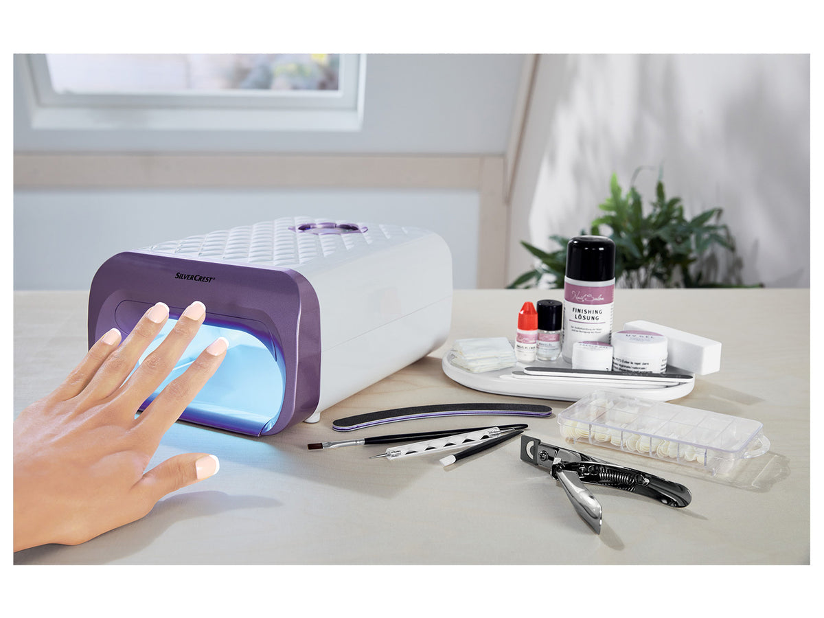 Set de manucure avec sèche-ongles
